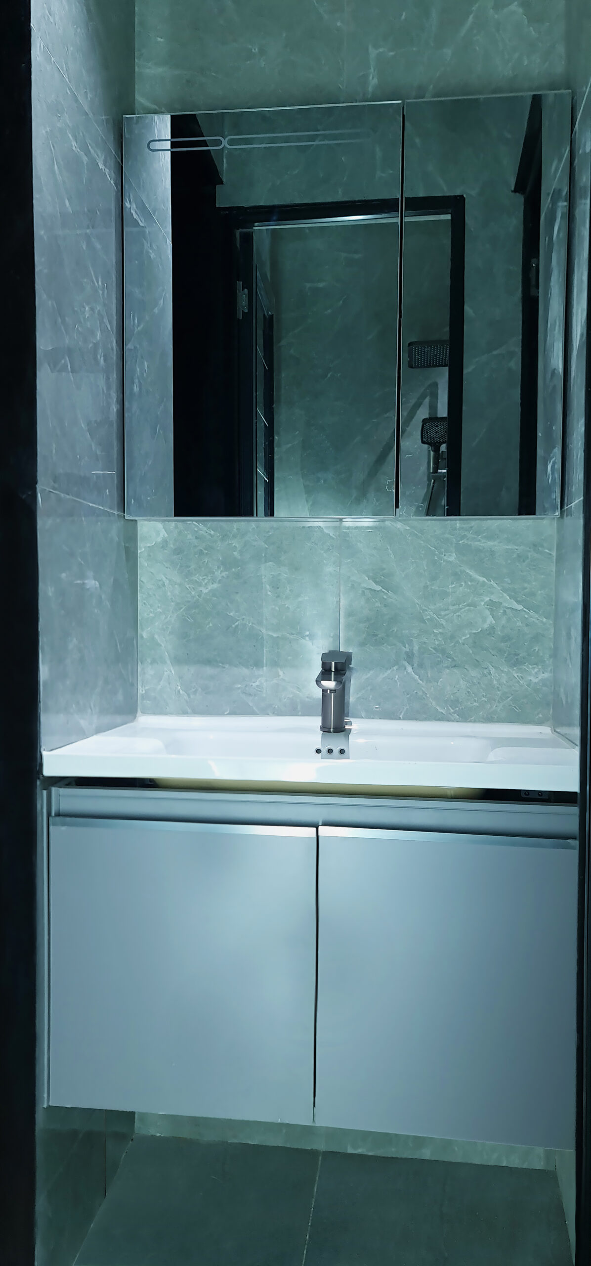 10-bed male dorm with capsule bunk beds and privacy curtains at BuenaSentro Hostel Manila.