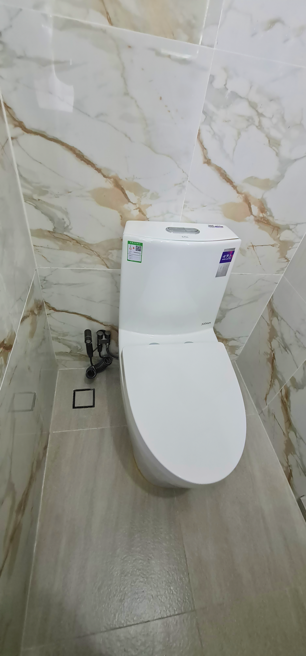 12-bed female dorm with capsule-style bunks, privacy curtains, and secure storage at BuenaSentro Hostel Manila.