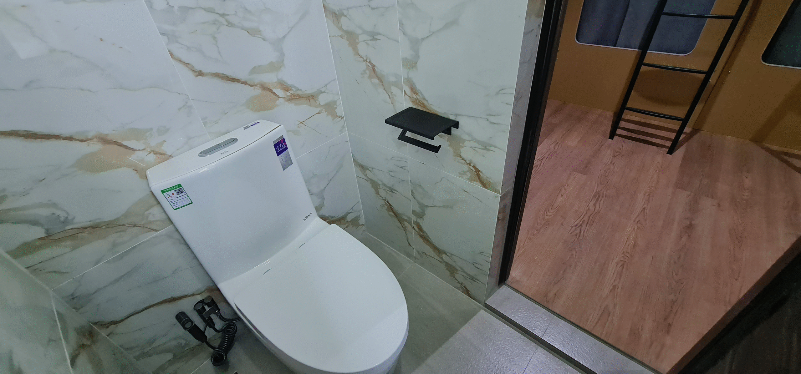 6-bed female dorm with capsule bunks, privacy curtains, and storage at BuenaSentro Hostel Manila