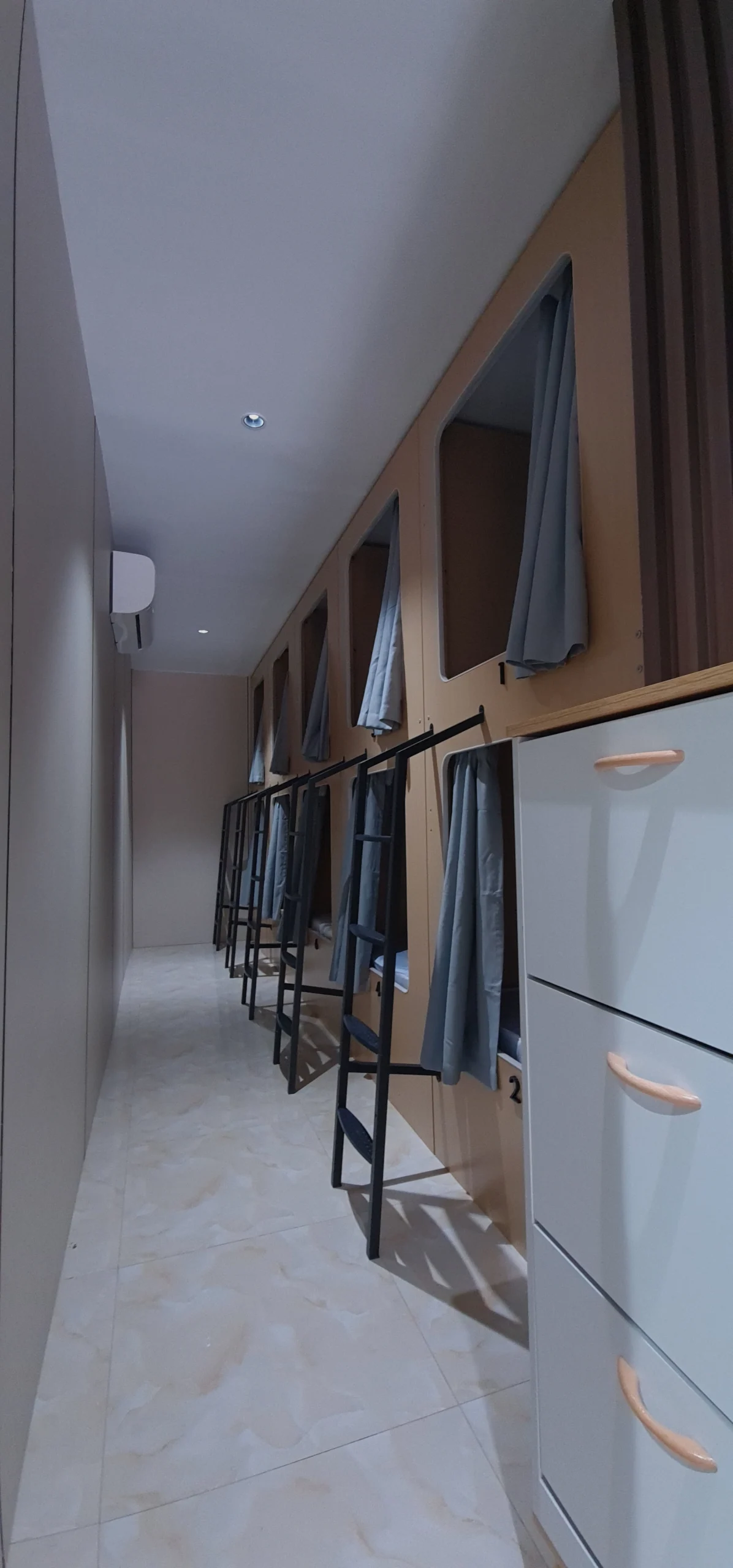 10-Bed Mixed Dormitory (Capsule Beds)